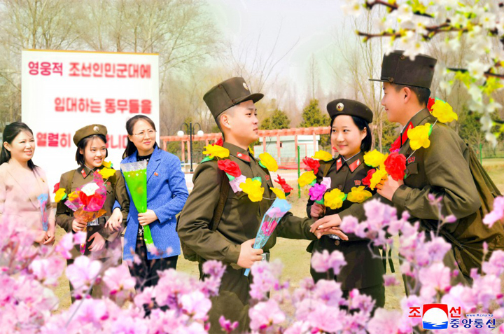 1-청춘시절을 혁명의 총대와 함께